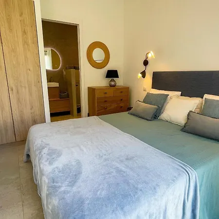 Villa San Ciprianu Mare Di Lecci